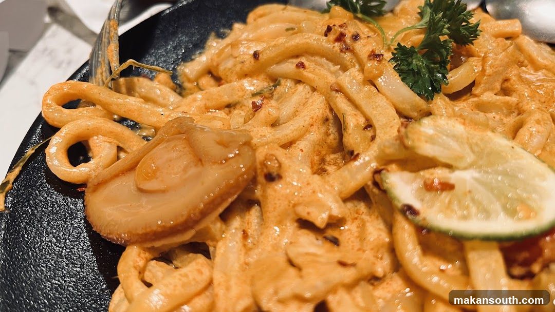 Creamy Pasta with Shrimp and Parsley