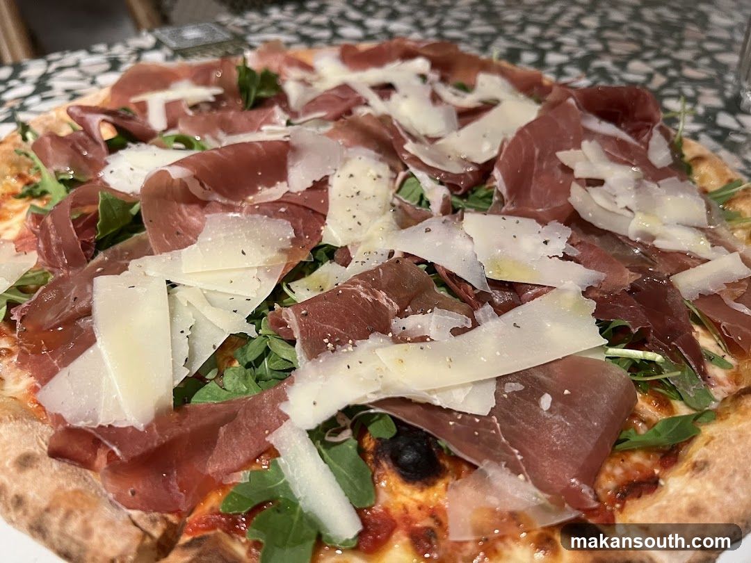 Pizza with Prosciutto and Arugula