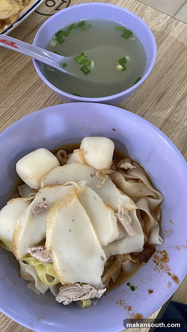 Noodles with Fish Cakes and Soup