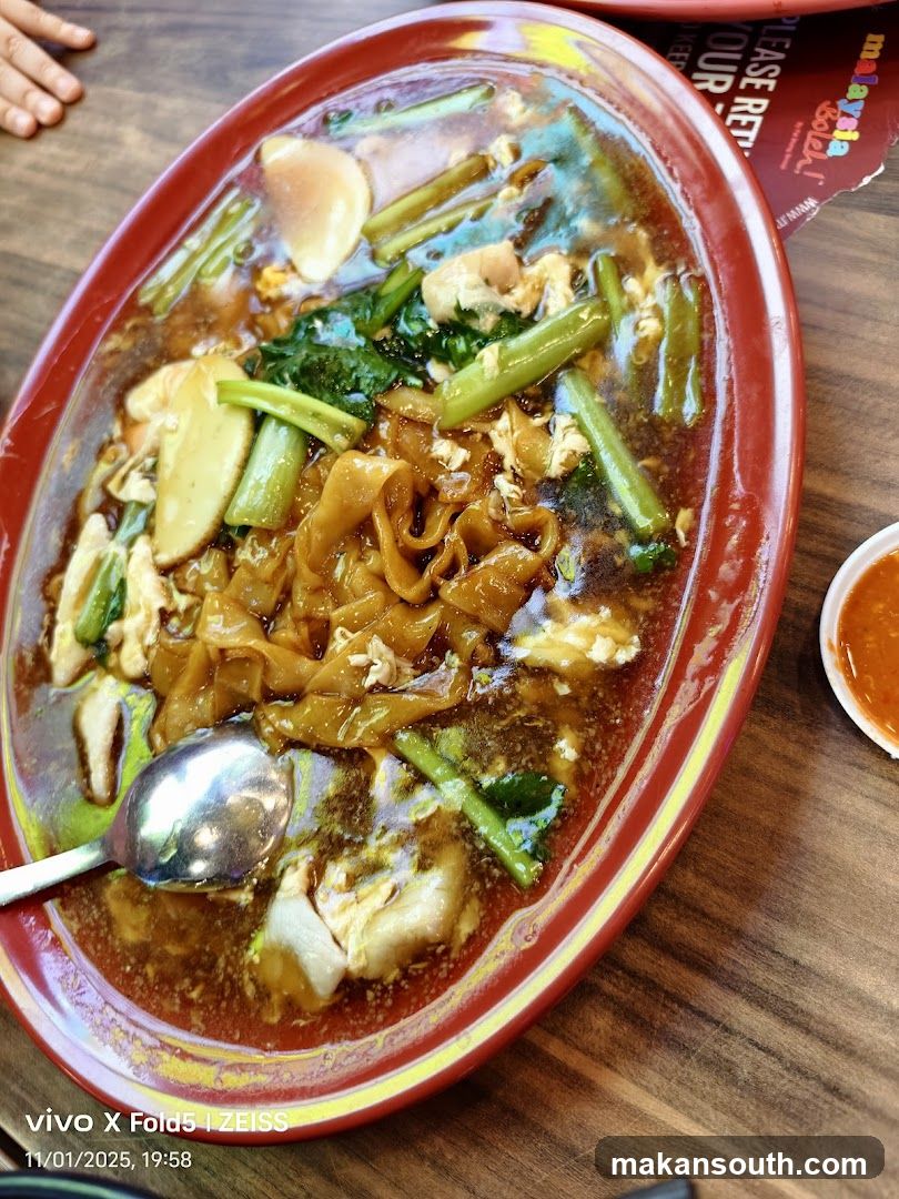 Noodle Dish with Broccoli and Egg