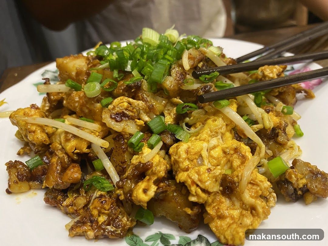 Stir-fried Chicken with Egg and Bean Sprouts