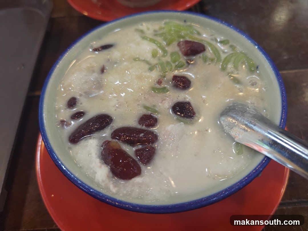 Dish with rice, red beans and green jelly