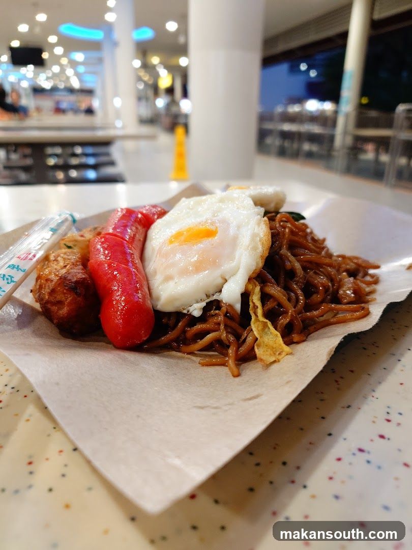 Fried Noodles with Egg and Sausage