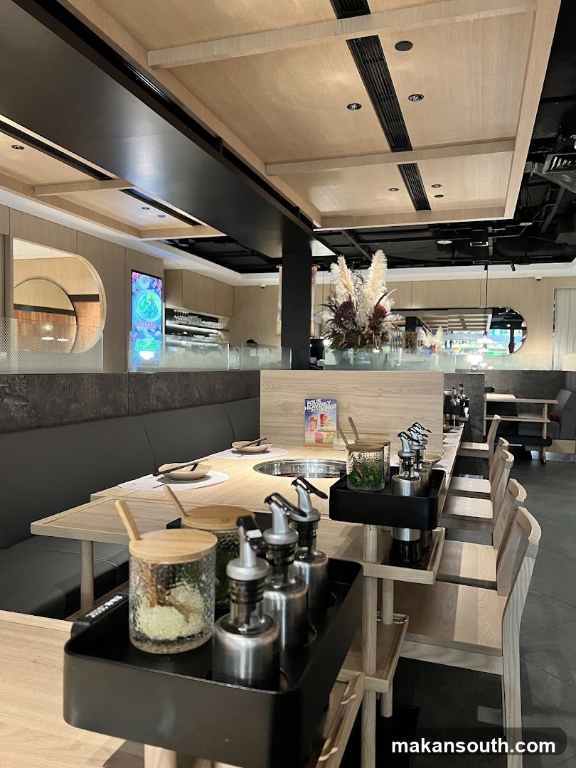Uncle Fong Hotpot Restaurant 方叔叔重庆老火锅