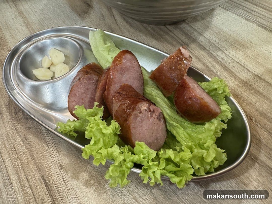 Sausage with Garlic and Lettuce