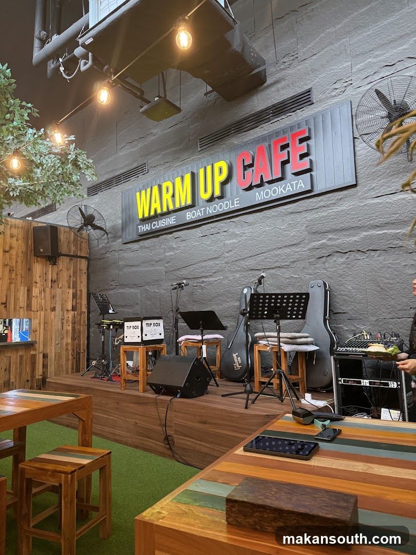 Warm Up Cafe Interior