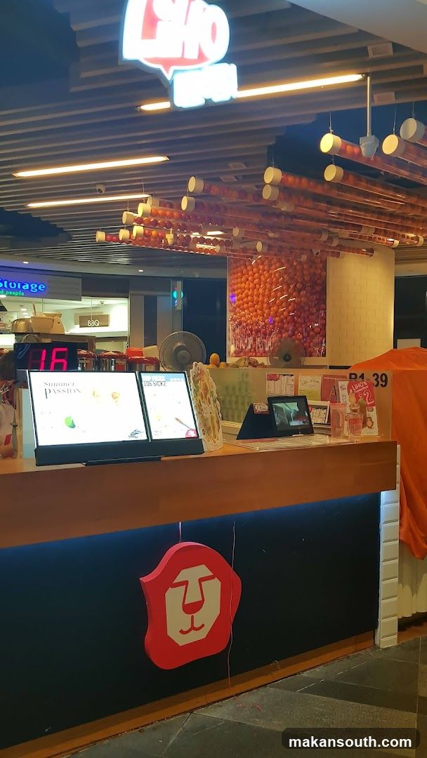 Lion's Head Juice Bar Interior