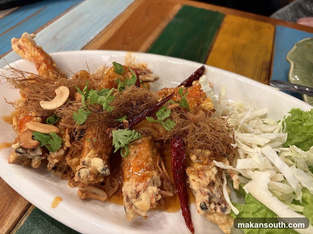 Fried Shrimp with Cashews and Chili