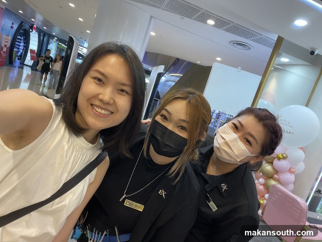 Selfie with staff in mall