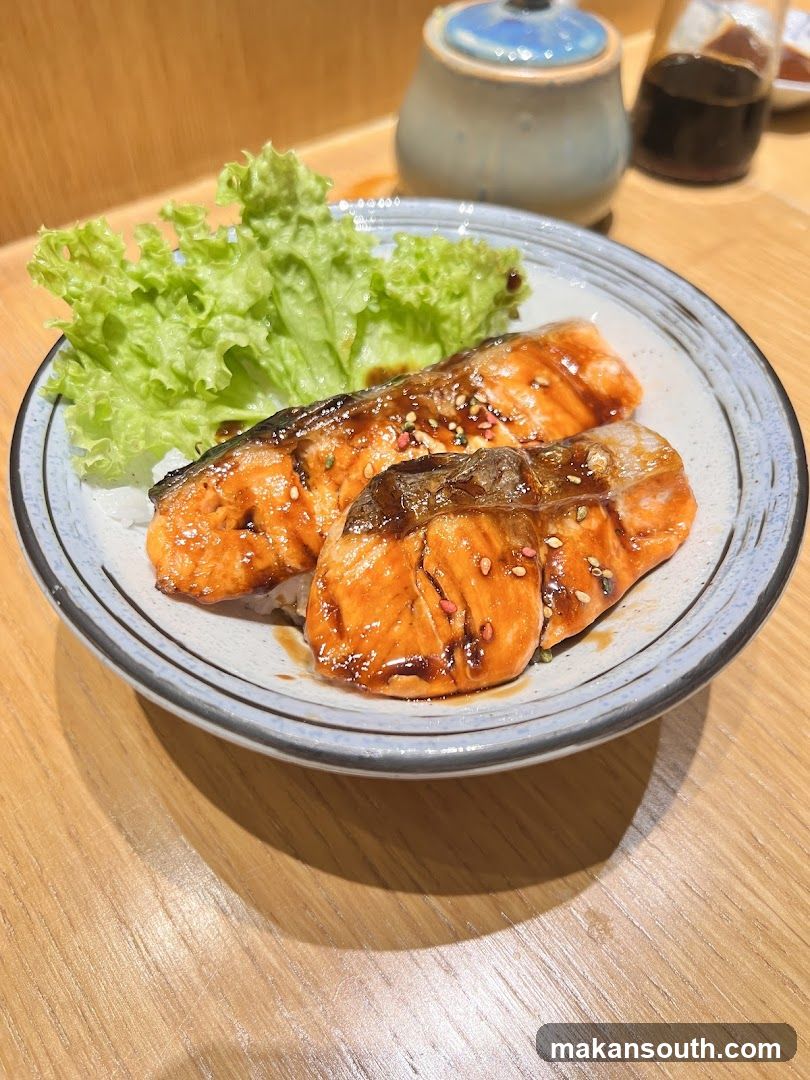 Grilled Salmon Bowl with Lettuce