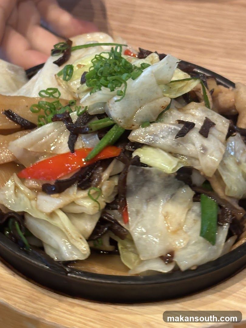 Stir-fried Cabbage with Tofu Skin and Sea Weed