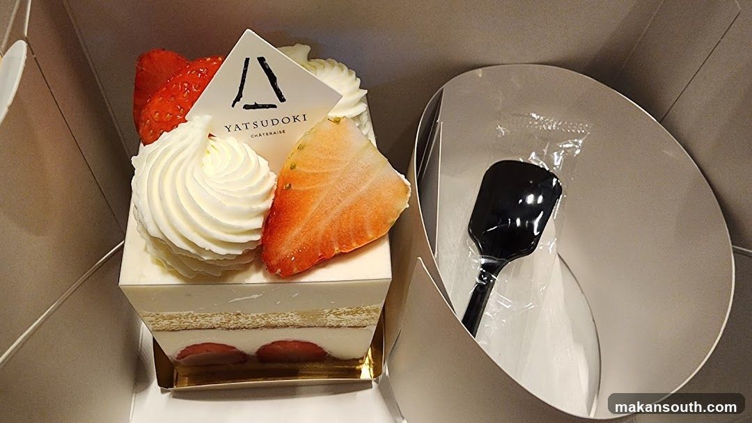 Yatsudoki Cake with Strawberry