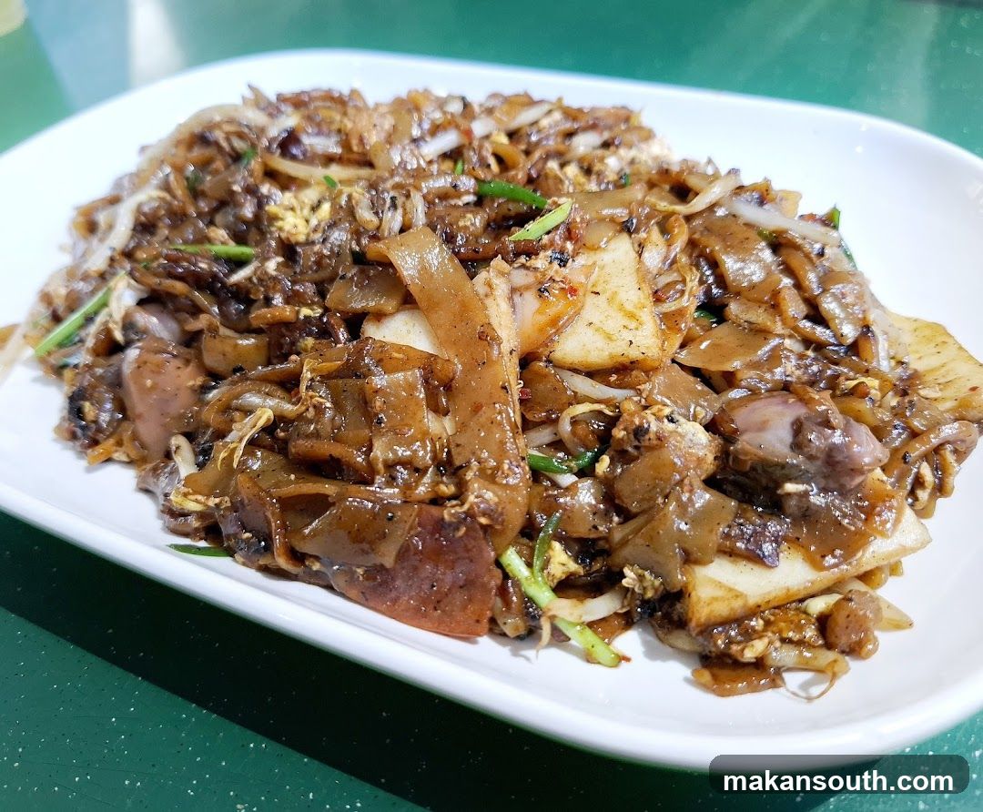 Stir-fried Rice Noodles with Tofu and Meat