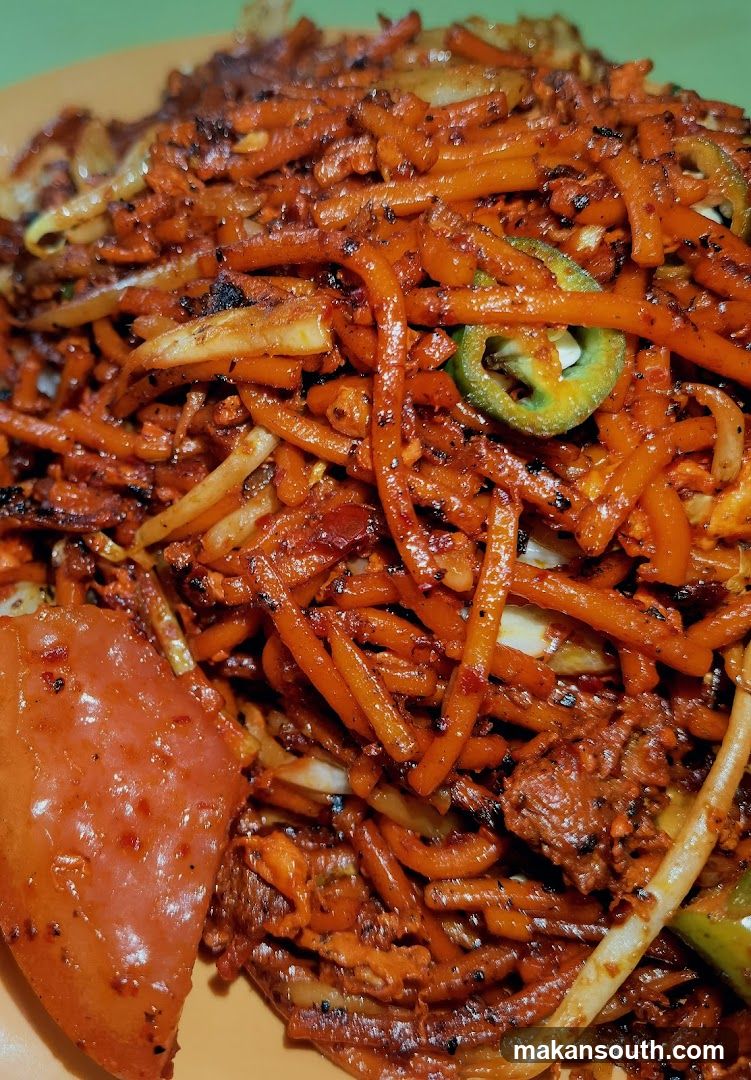 Spicy Stir-Fried Noodles with Meat and Peppers