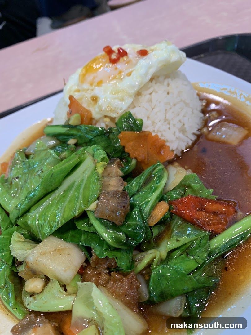 Stir-fried vegetables with rice and egg