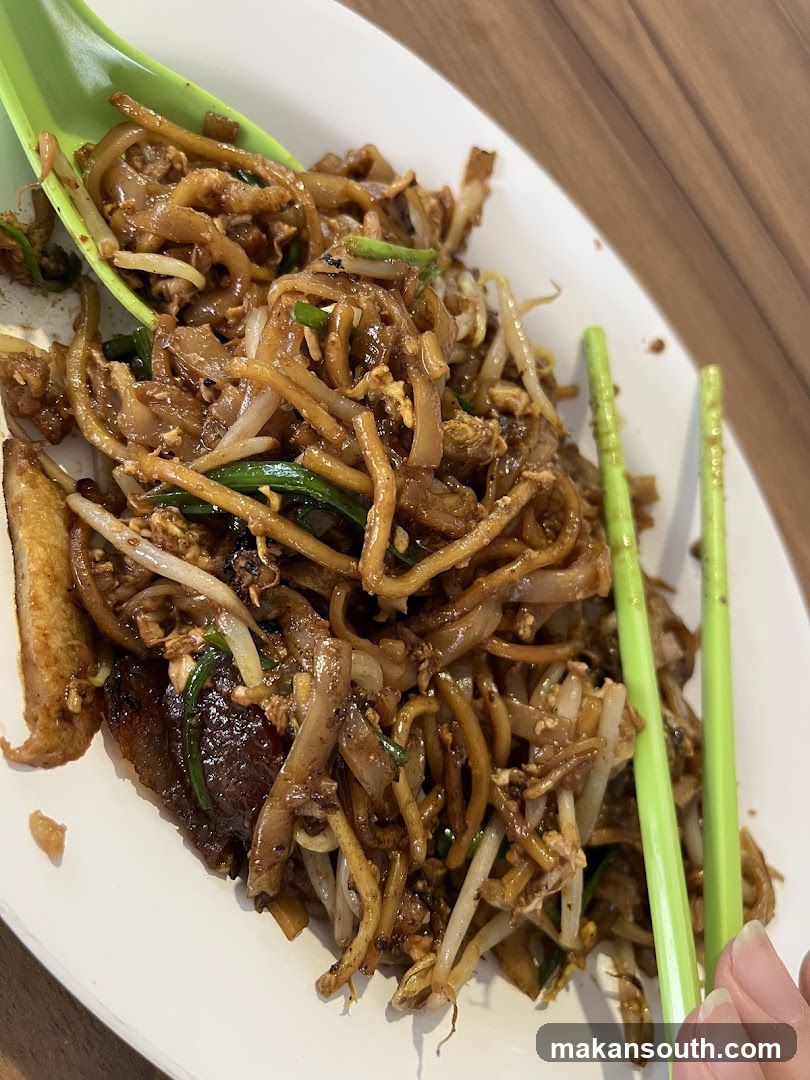 Stir-fried noodles with vegetables and meat