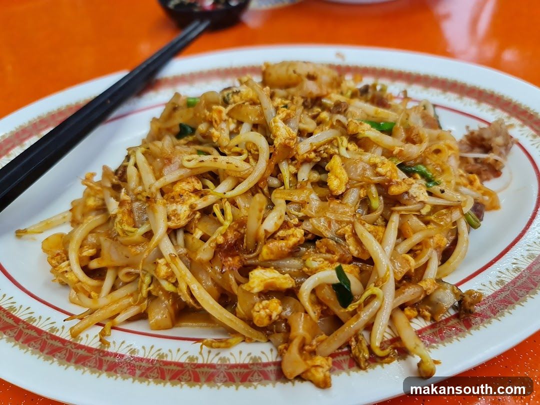 Stir-fried Noodles with Bean Sprouts and Eggs