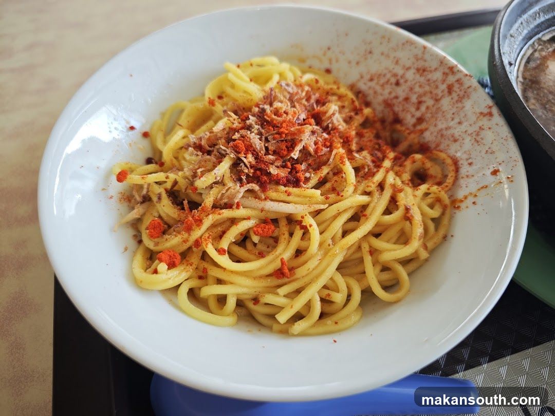 Spaghetti with Red Spice and Shredded Topping