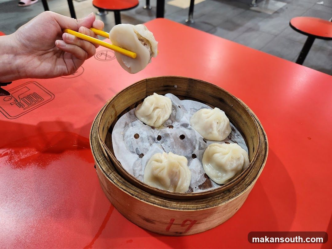 Dong Ji La Mian Xiao Long Bao 东记拉面小笼包