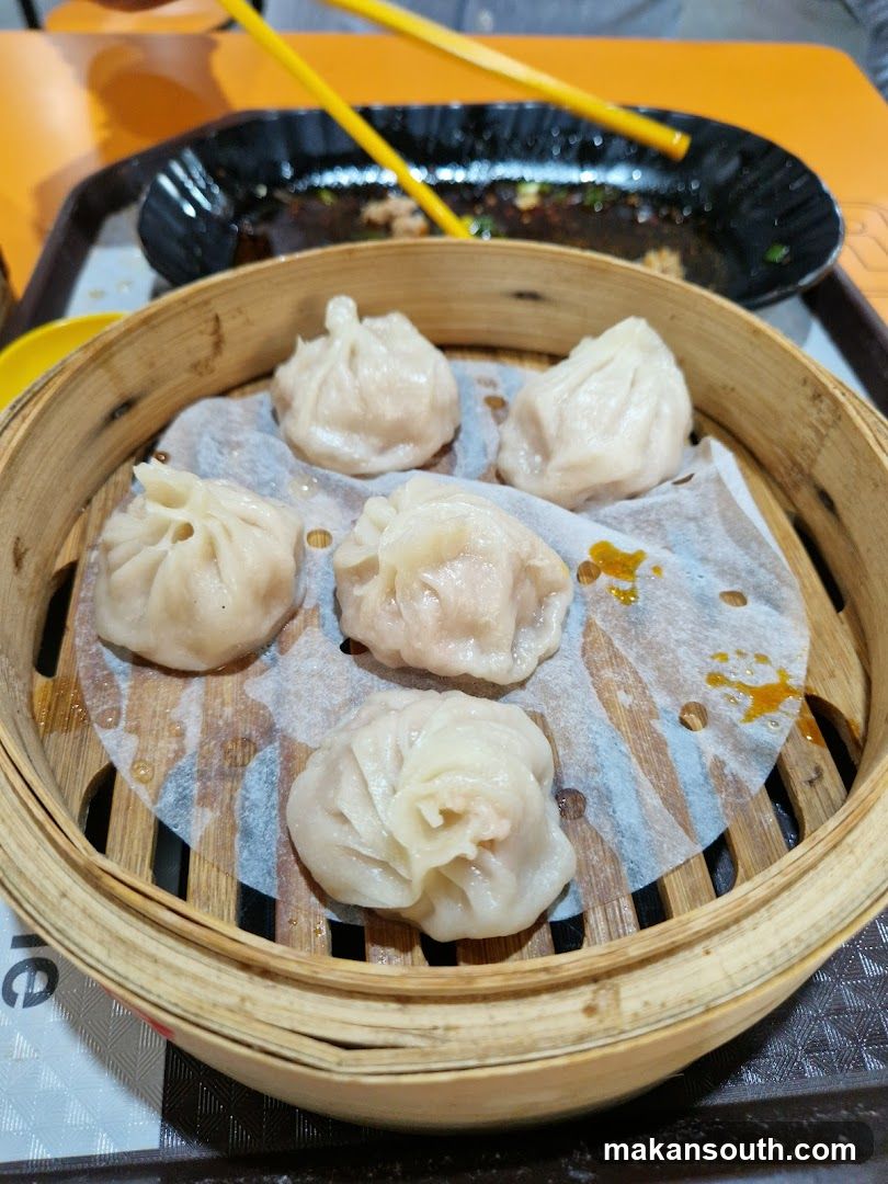 Steamed Dumplings in Bamboo Steamer