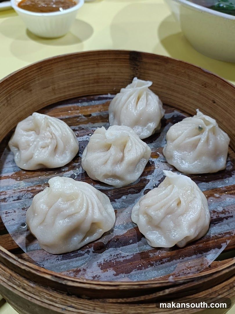 Steamed Dumplings in Bamboo Steamer