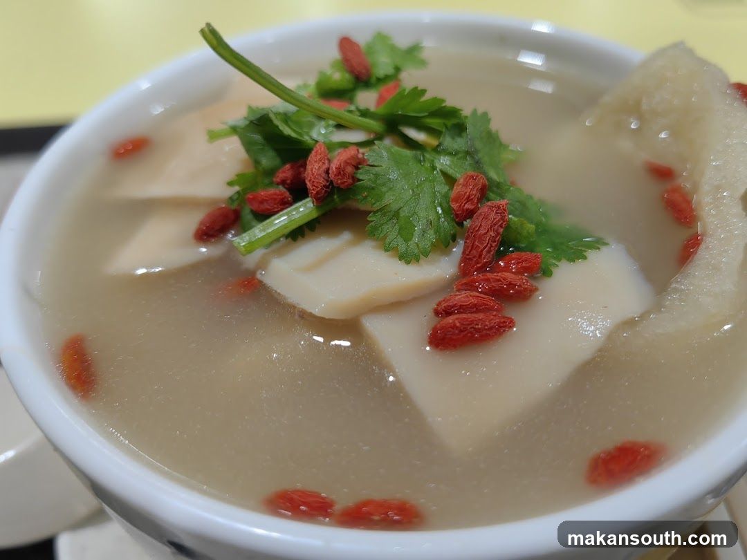 Dish with tofu and goji berries