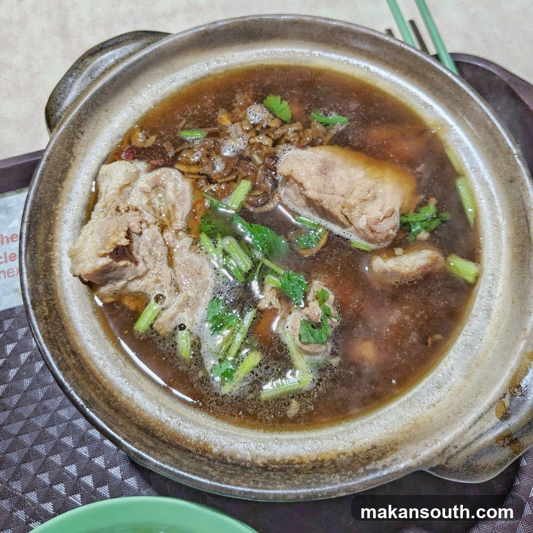 Clay Pot Soup with Meat and Vegetables
