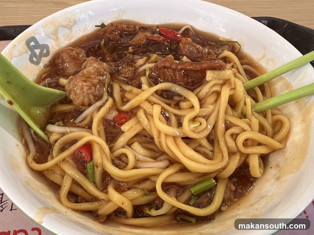 Noodle Bowl with Meat and Vegetables