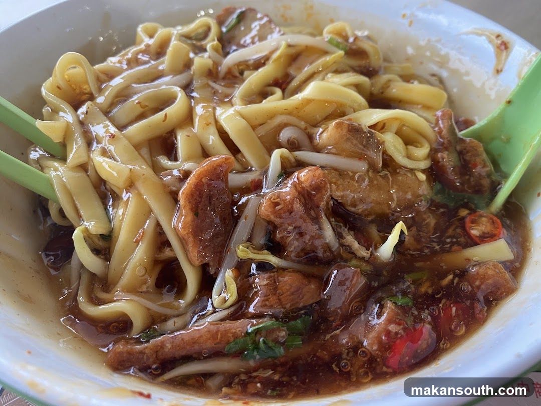Noodle Bowl with Meat and Sauce