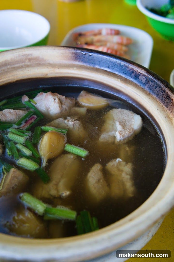Clay Pot Soup with Meat and Vegetables
