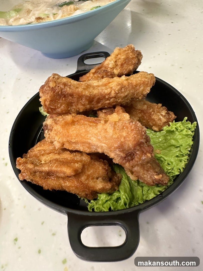 Fried Chicken Wings with Lettuce