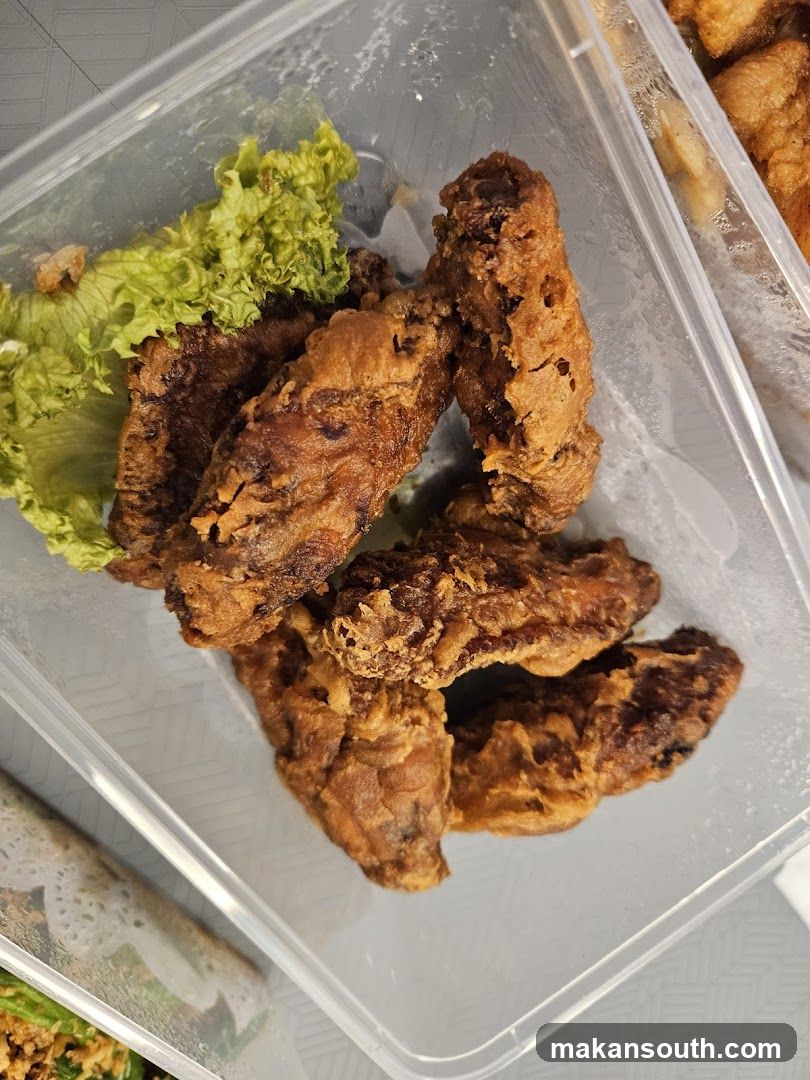 Fried Chicken Wings with Lettuce