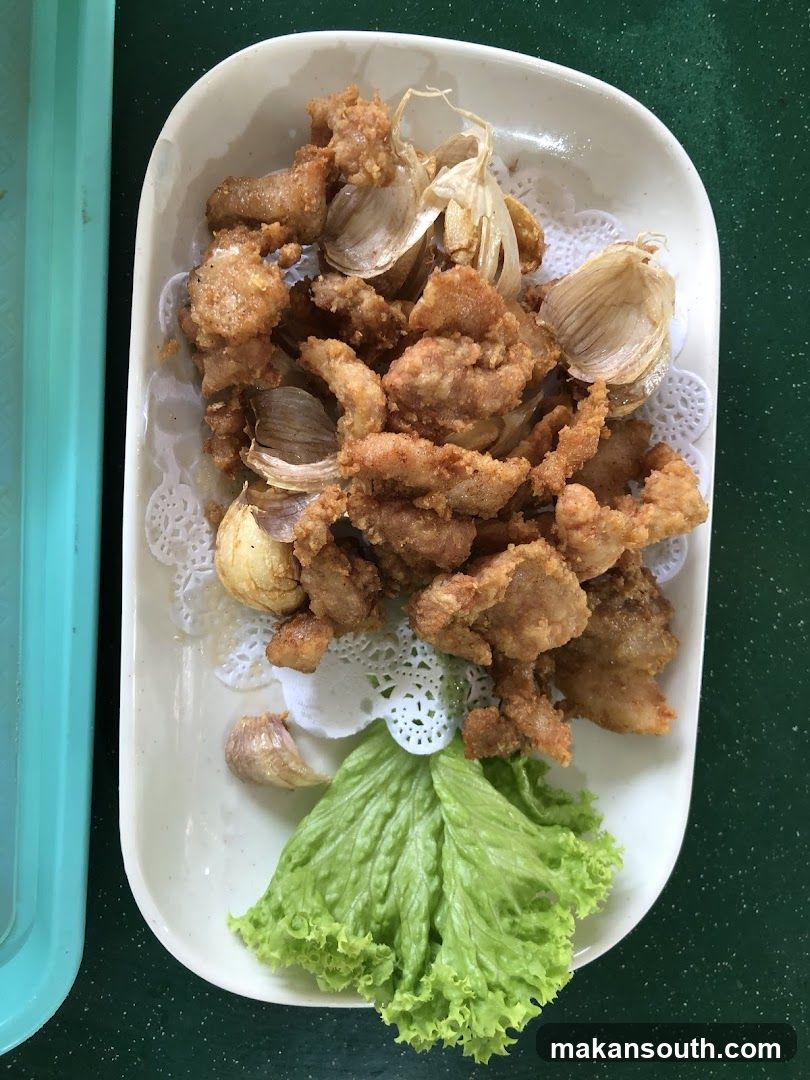 Fried Chicken with Garlic and Lettuce