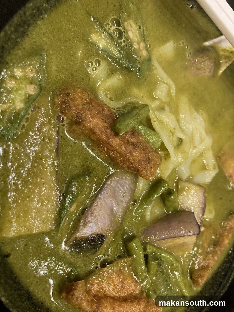 Green Curry with Vegetables and Noodles