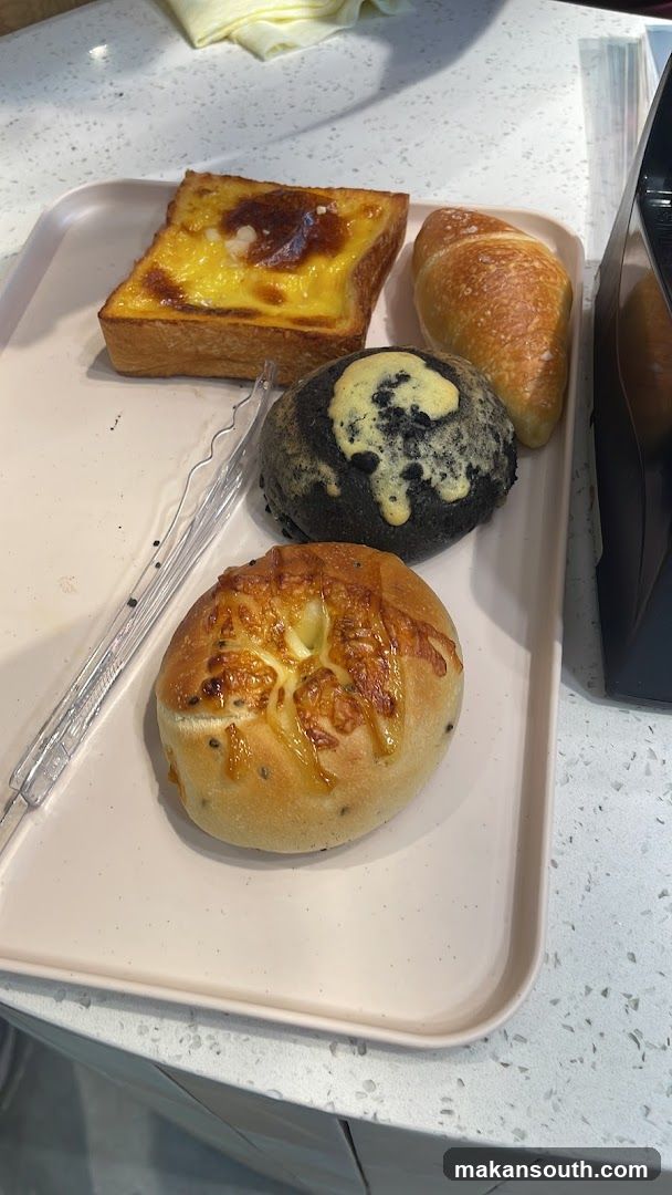 Bread and Pastry Tray