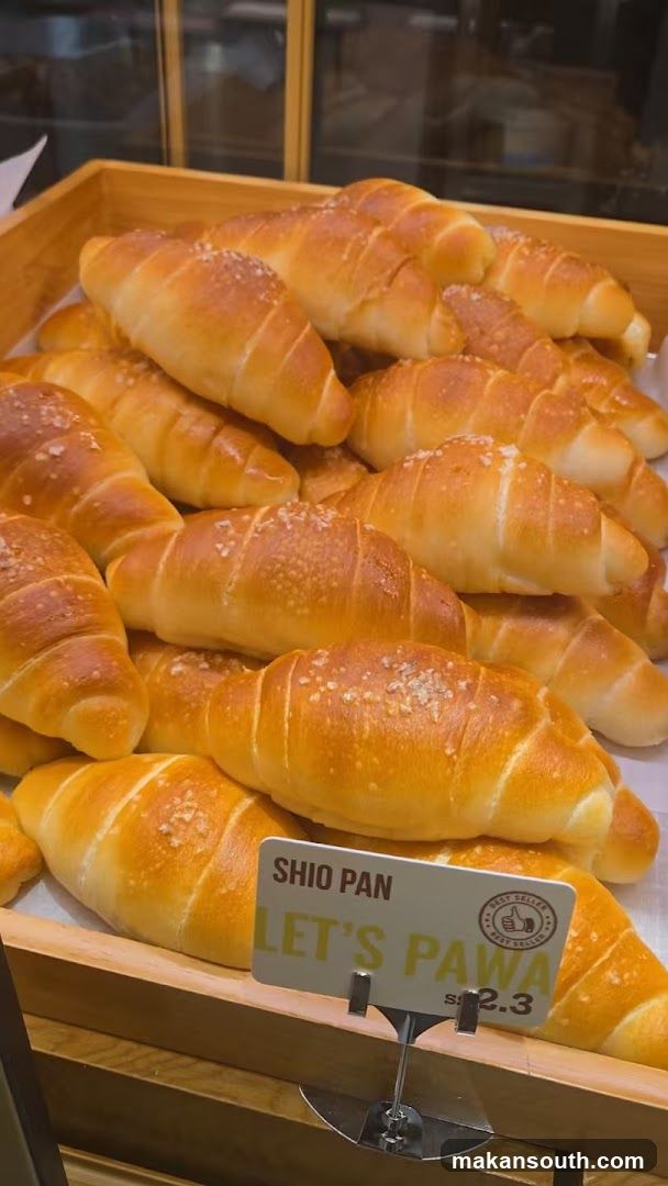 Shio Pan Croissants Display