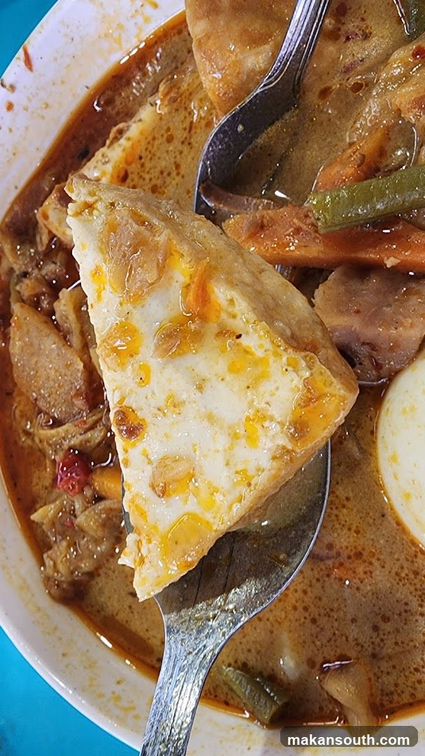 Curry Dish with Tofu and Egg