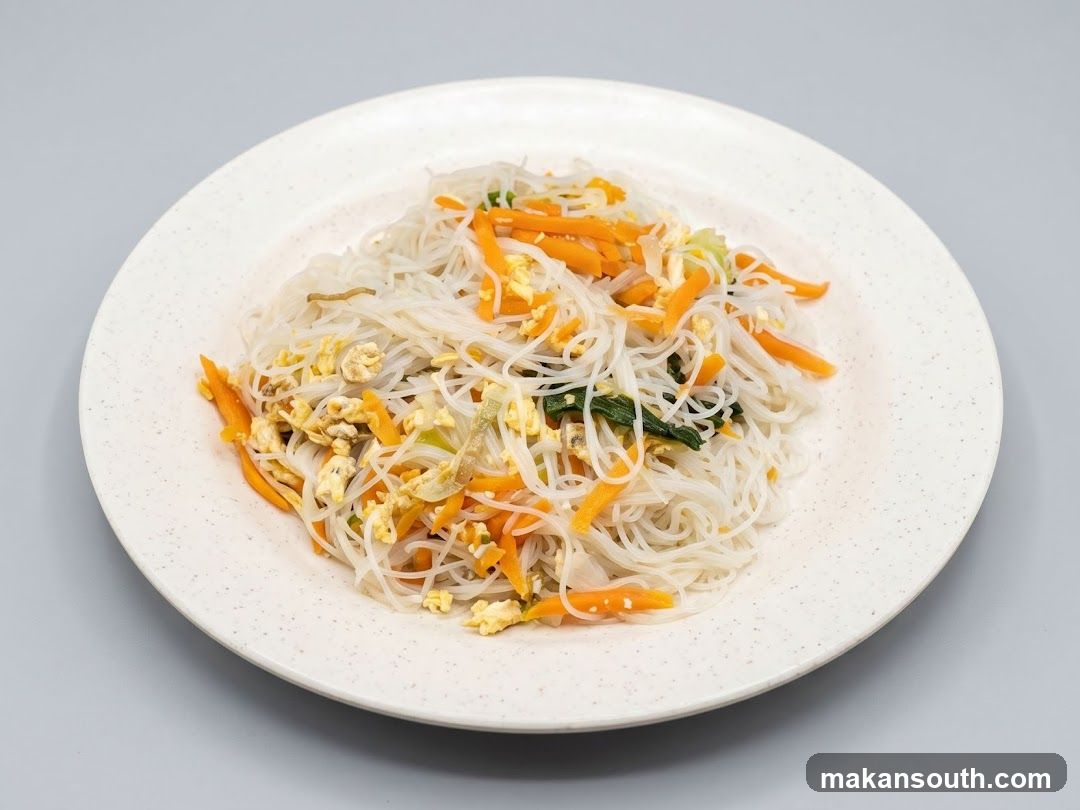 Stir-fried Rice Noodles with Carrots and Egg