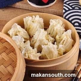 Steamed Dumplings in Bamboo Steamer