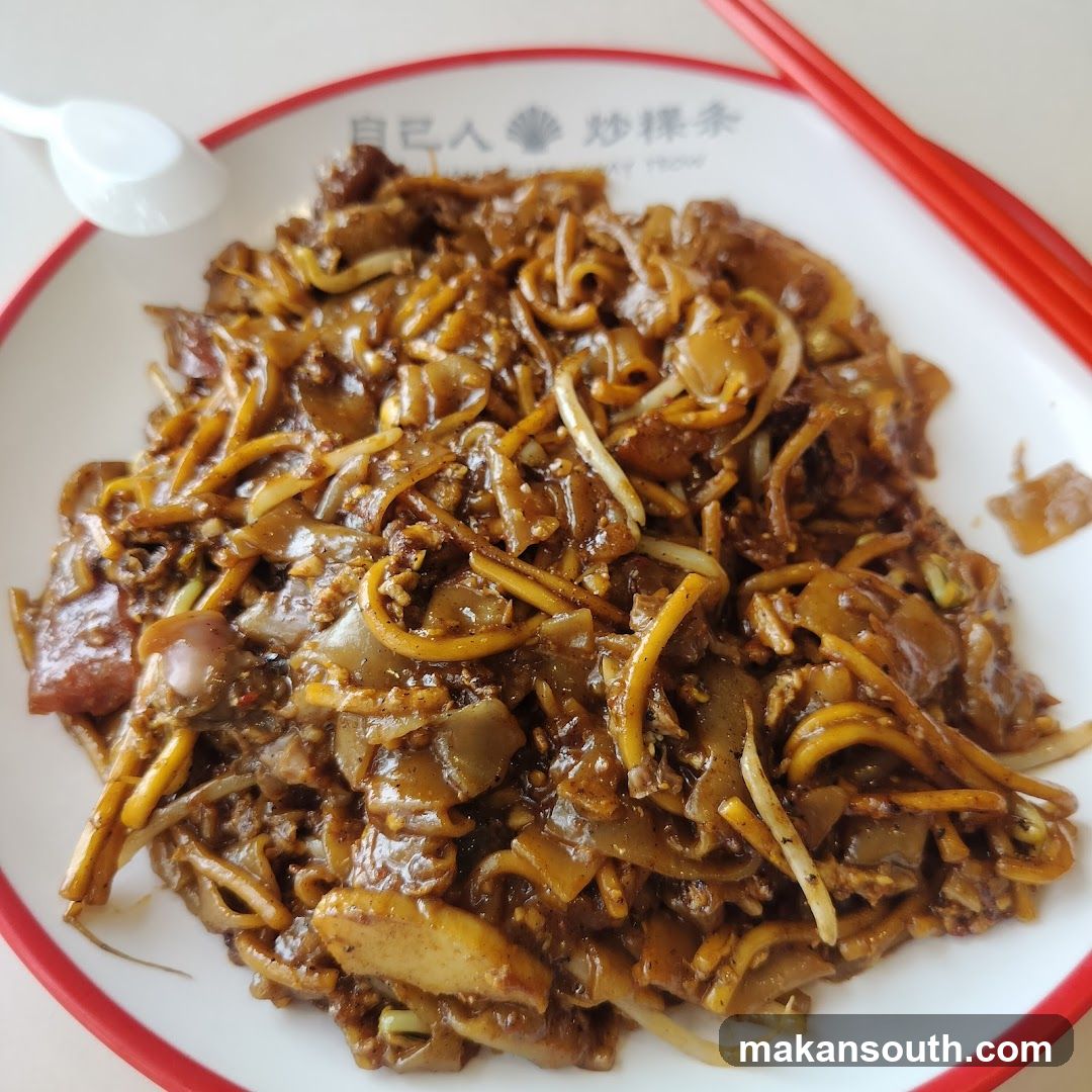Stir-fried noodles with vegetables and meat