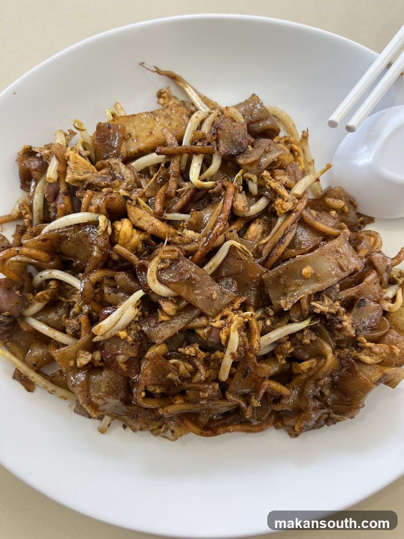 Stir-fried Rice Noodles with Tofu and Bean Sprouts