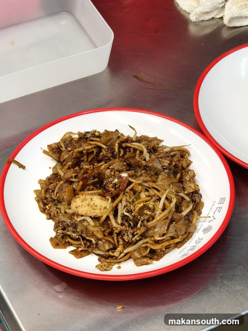 Plate of Stir-fried Noodles with Tofu and Bean Sprouts