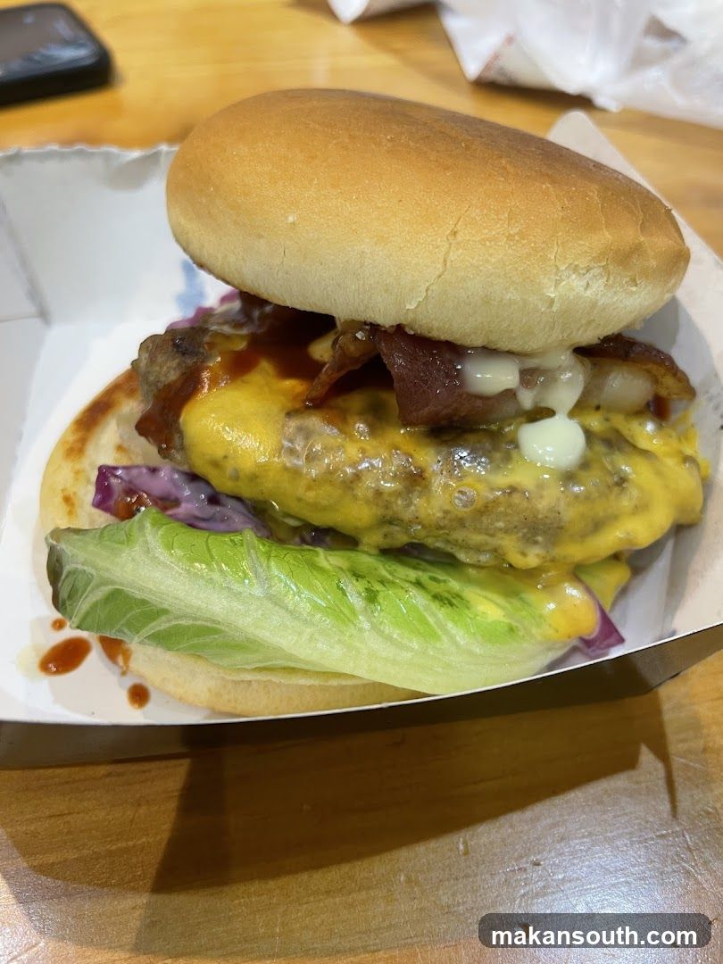 Cheeseburger with Bacon and Lettuce