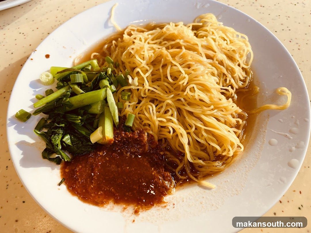 Noodles with Vegetables and Sauce