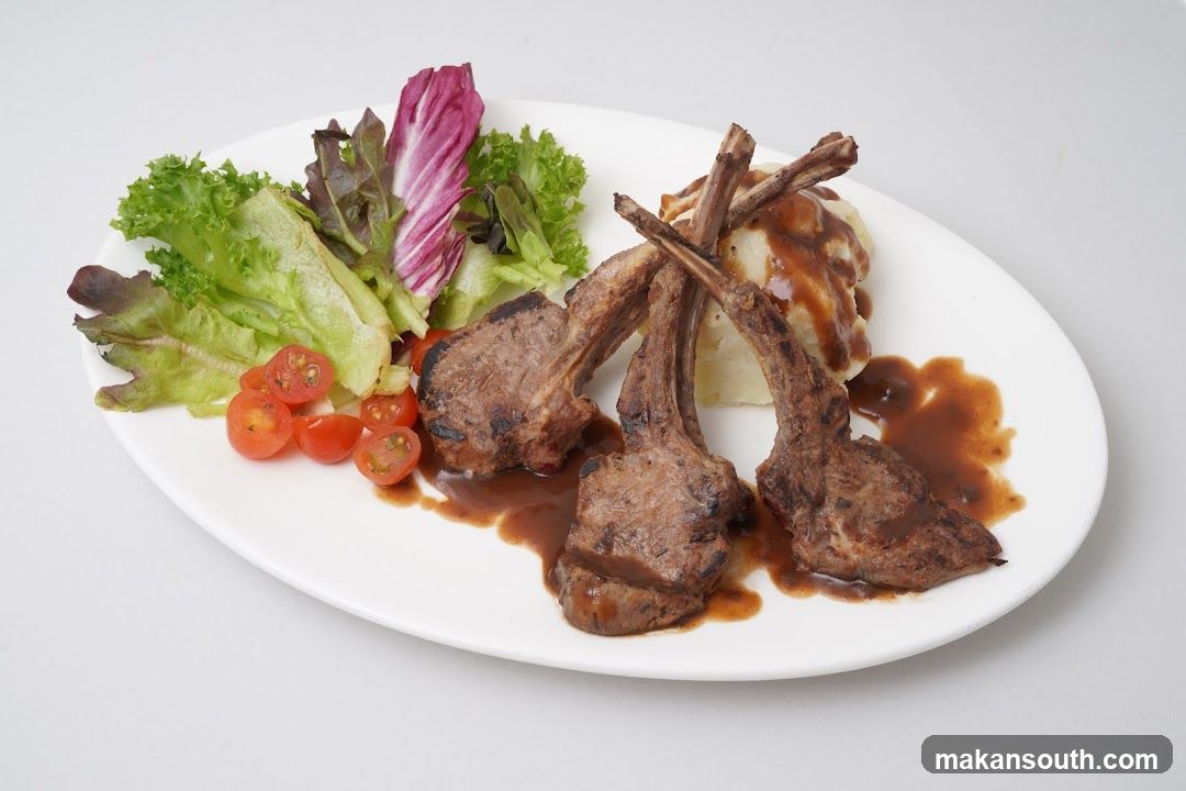 Lamb Chops with Salad and Gravy