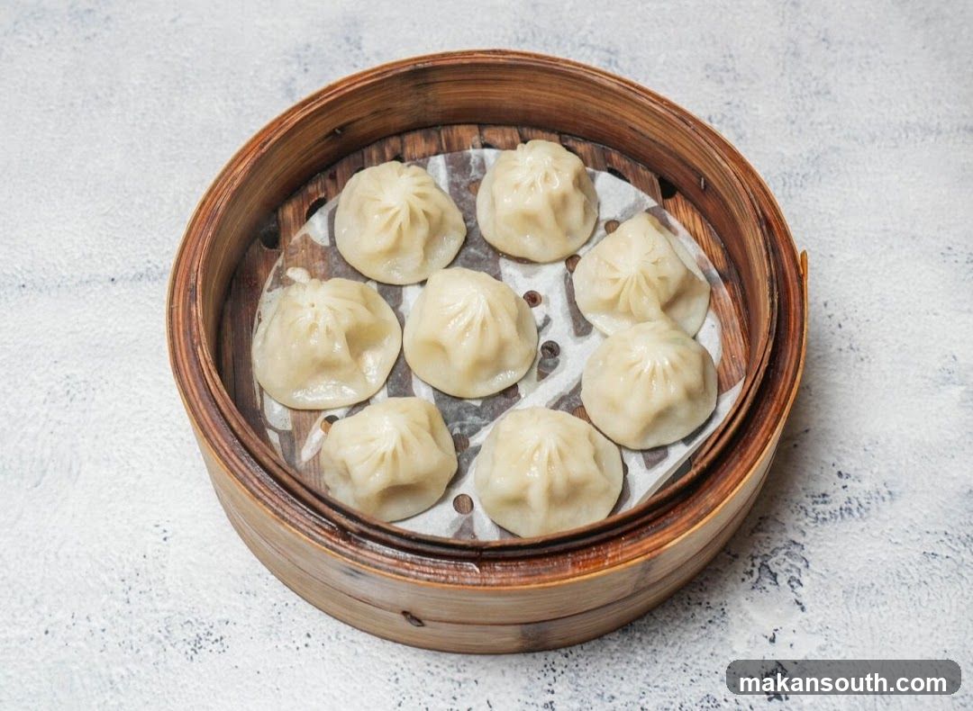 Steamed Dumplings in Bamboo Steamer