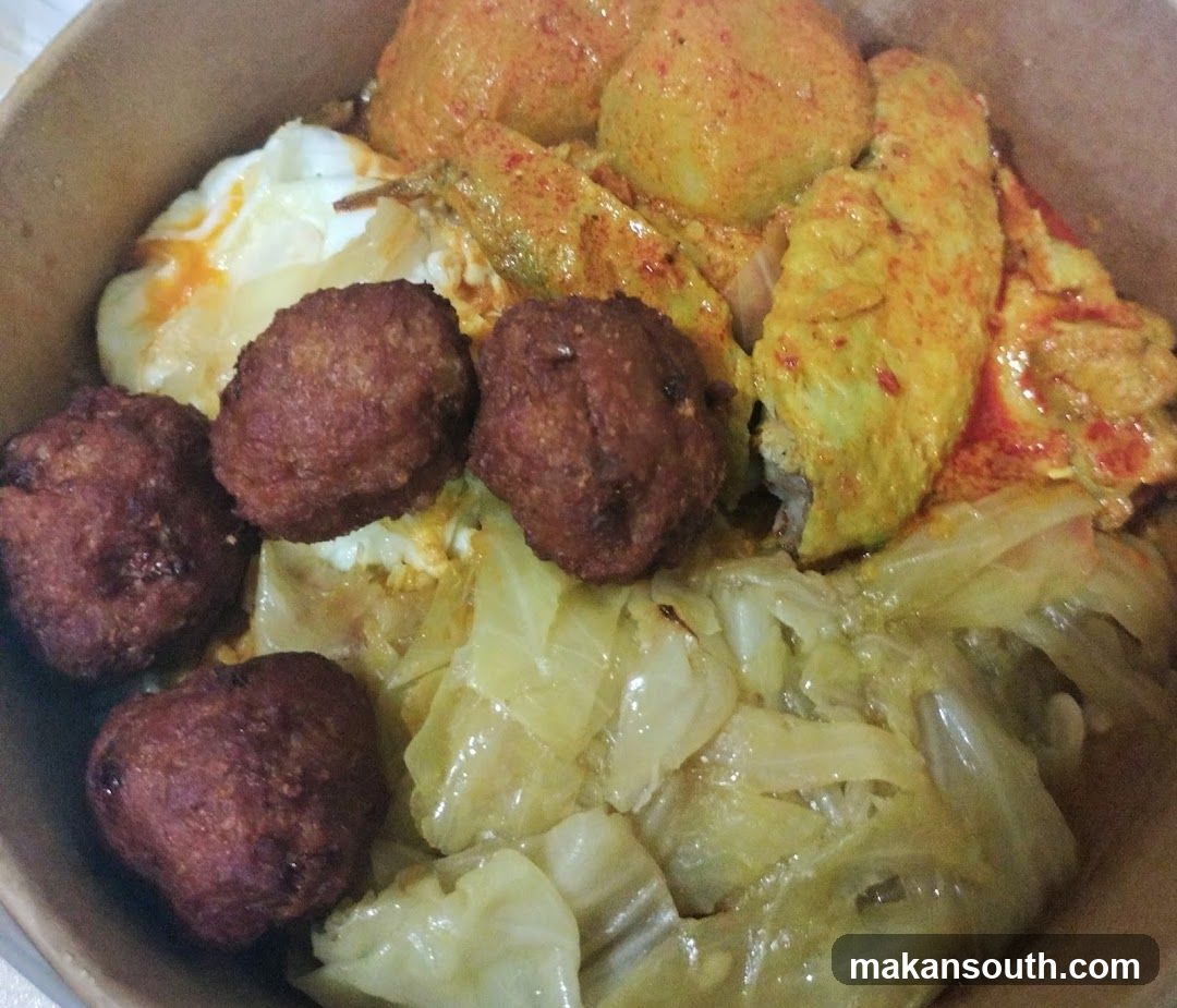 Curry Bowl with Meatballs and Cabbage