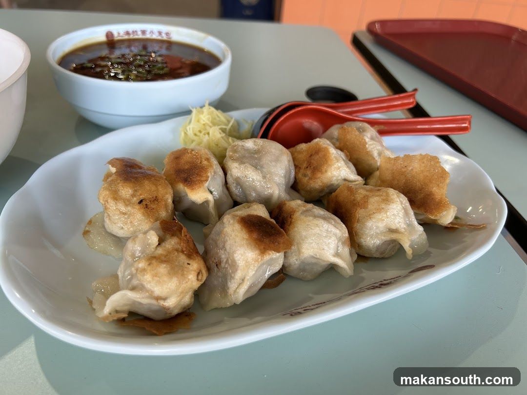 Pan-Fried Dumplings with Sauce
