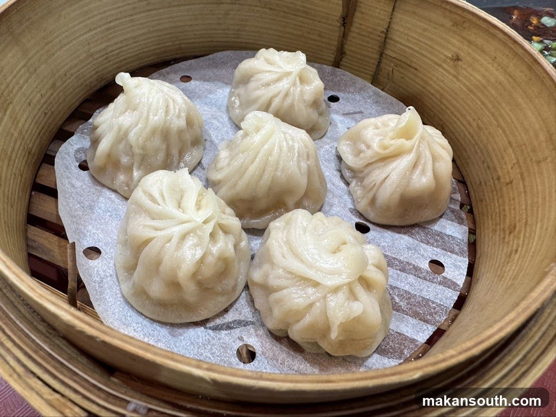 Steamed Dumplings in Bamboo Steamer