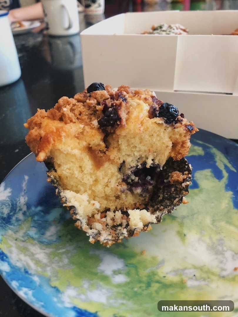 Blueberry Muffin with Crumble Topping